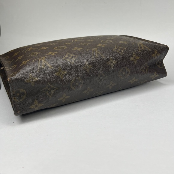 Louis Vuitton Vintage Large Zip
Top Clutch Bag Pouch 9.75” x 7.5” x 2” - Picture 5 of 15